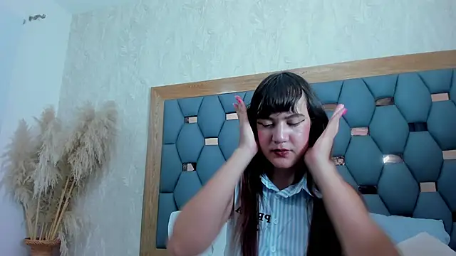 juliette pretty  online show from October 3, 2025, 7:11 pm