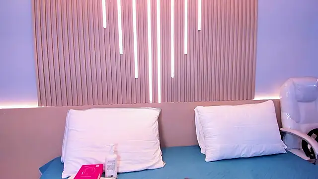 Snapshot of Camile_cute chatting on February 14, 2026, 6:37 pm Camile cute online show from February 14, 2026, 6:37 pm