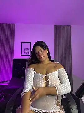 ashlycarteer online show from November 12, 2025, 7:13 pm