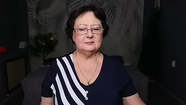 Margo Moll online show from November 26, 2025, 4:35 am