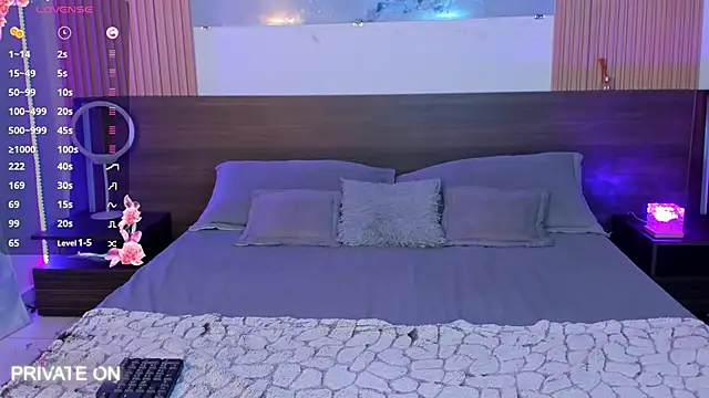 samanthaa moon online show from October 1, 2025, 9:10 pm