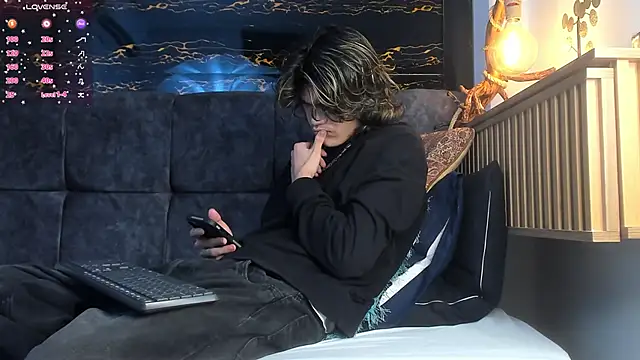 Diamond twink online show from November 14, 2025, 4:11 am