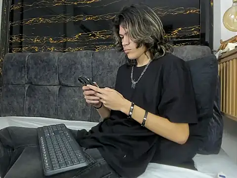 Diamond twink online show from February 14, 2026, 2:58 pm