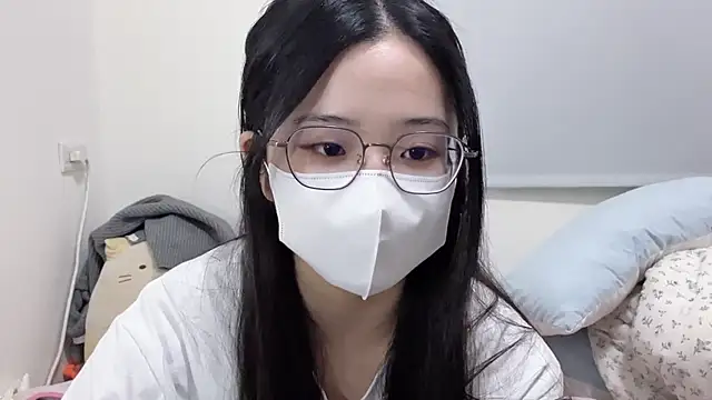 LHeart online show from October 27, 2025, 2:21 pm