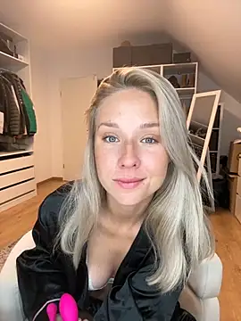 celis secret online show from September 30, 2025, 5:12 am