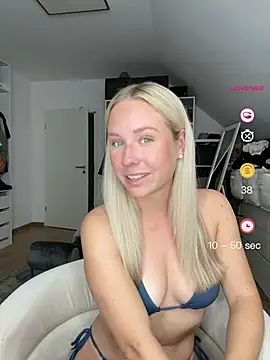 Snapshot of celis_secret chatting on July 13, 2026, 8:17 am celis secret online show from July 13, 2026, 8:17 am