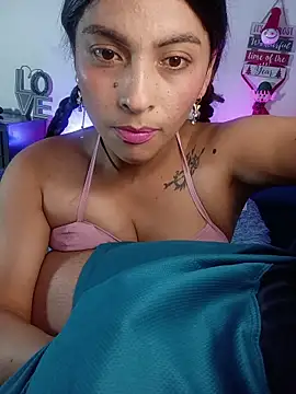 Fox Roxxan online show from December 4, 2025, 3:38 am