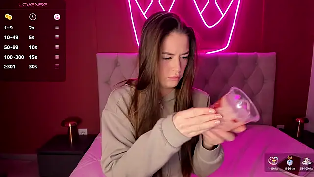 StacyWells online show from October 14, 2025, 2:23 am