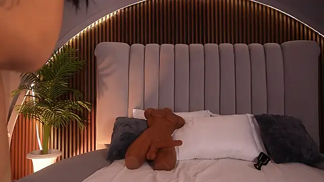 Snapshot of KatlynRous chatting on January 31, 2026, 7:45 pm KatlynRous online show from January 31, 2026, 7:45 pm