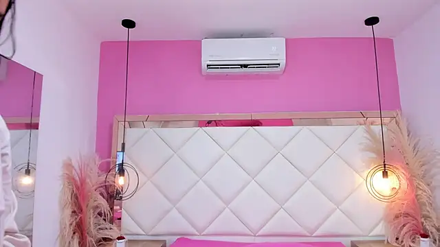 Lucianaa Collins online show from October 6, 2025, 12:02 pm