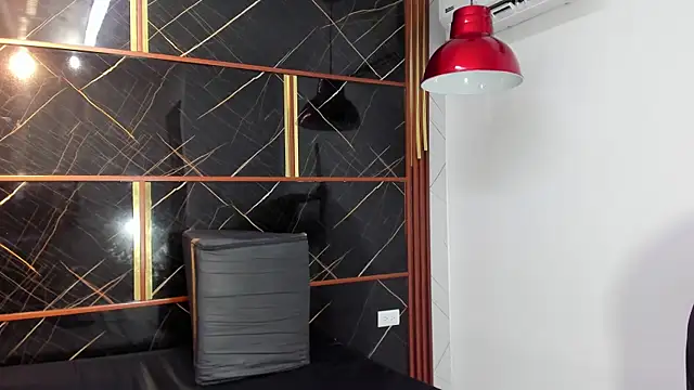 HannyThompson online show from October 22, 2025, 6:40 pm