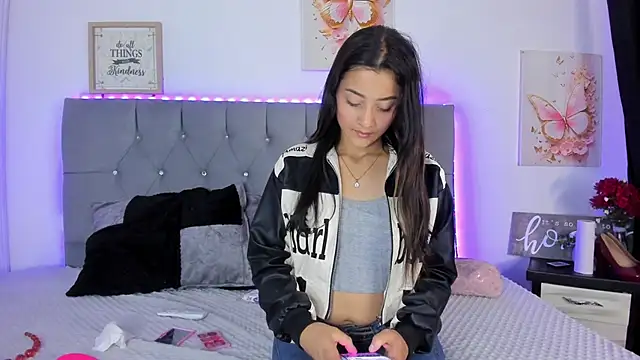 Miss-Alicia online show from March 18, 2026, 6:33 pm