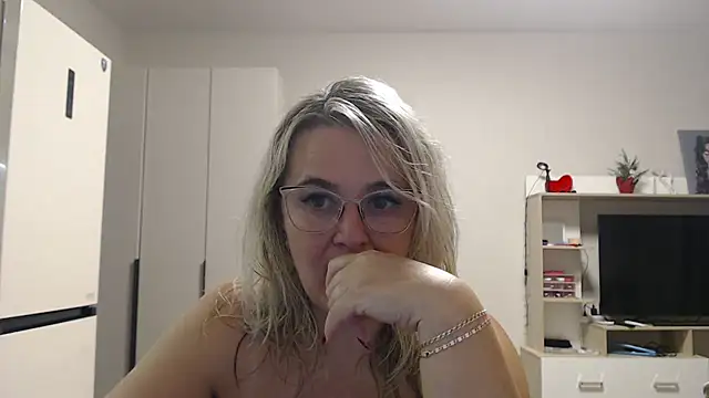 EleanoraDream online show from February 28, 2026, 6:31 pm