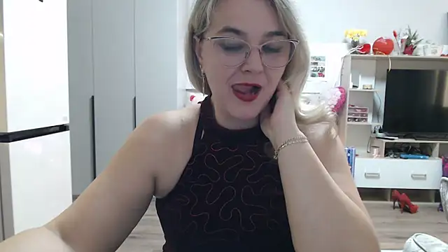Snapshot of EleanoraDream chatting on May 2, 2026, 2:11 pm EleanoraDream online show from May 2, 2026, 2:11 pm