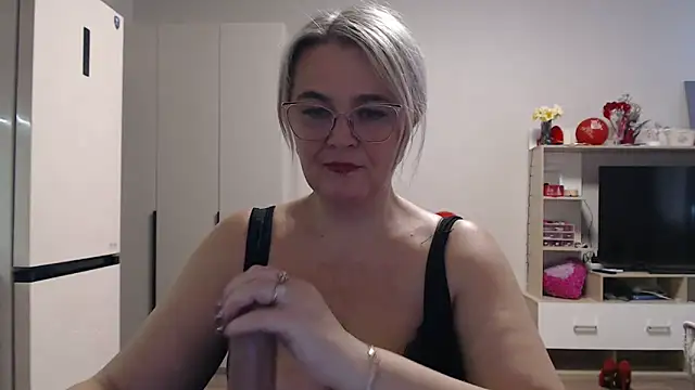 Snapshot of EleanoraDream chatting on May 8, 2026, 9:58 am EleanoraDream online show from May 8, 2026, 9:58 am