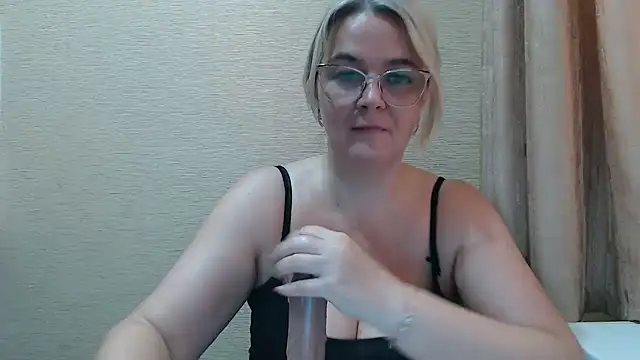 EleanoraDream online show from June 16, 2026, 12:41 pm