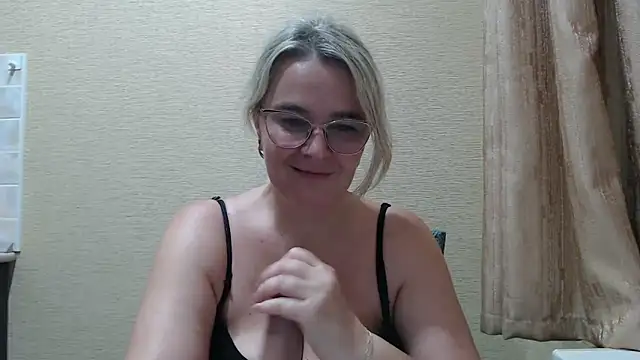 EleanoraDream online show from July 1, 2026, 7:57 pm