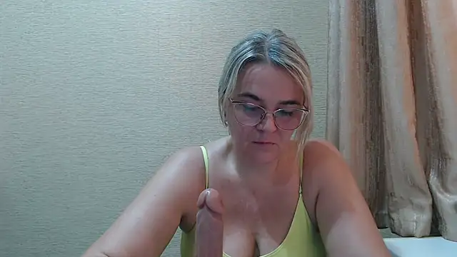 EleanoraDream online show from July 5, 2026, 5:14 am