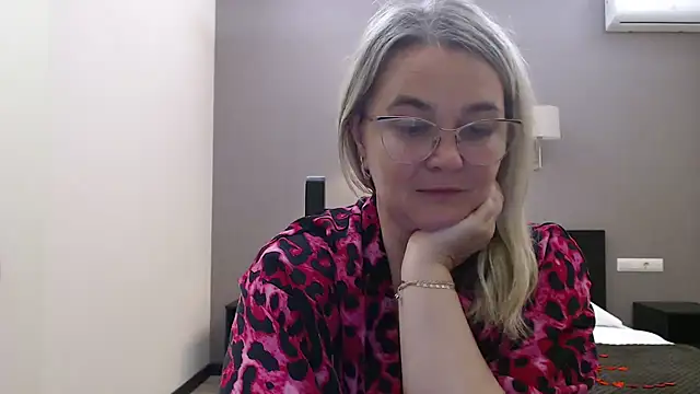 EleanoraDream online show from July 12, 2026, 6:43 pm