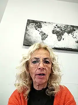 clarabell4 online show from November 28, 2025, 8:39 am