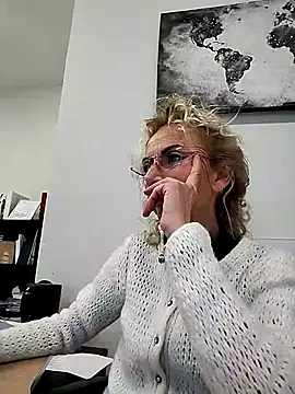 clarabell4 online show from January 14, 2026, 8:42 am