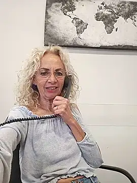 Snapshot of clarabell4 chatting on May 19, 2026, 8:31 am clarabell4 online show from May 19, 2026, 8:31 am
