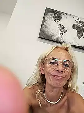 clarabell4 online show from June 17, 2026, 8:28 am