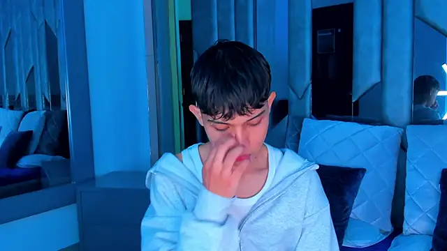 Sebax Young online show from September 17, 2025, 4:14 am