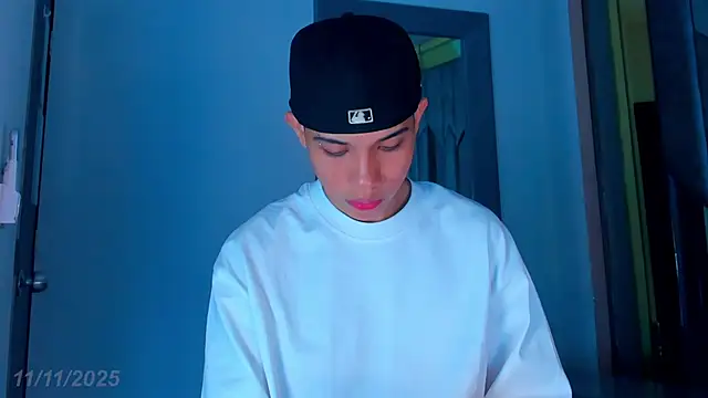 Sebax Young online show from November 11, 2025, 7:58 pm