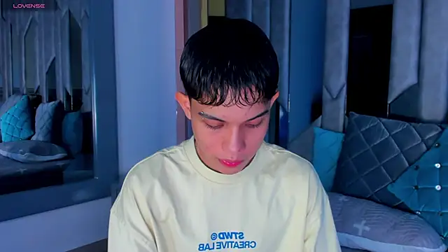 Snapshot of Sebax_Young chatting on May 14, 2026, 8:15 pm Sebax Young online show from May 14, 2026, 8:15 pm