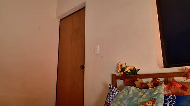 Snapshot of _MoonLipson_ chatting on September 22, 2025, 5:09 am MoonLipson online show from September 22, 2025, 5:09 am