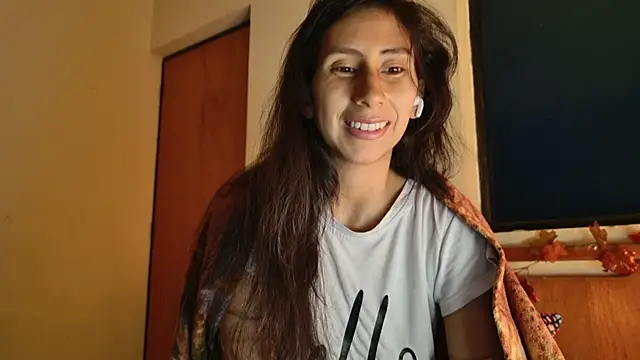 Snapshot of _MoonLipson_ chatting on October 15, 2025, 6:02 am MoonLipson online show from October 15, 2025, 6:02 am