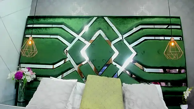 ThaliaCross online show from October 23, 2025, 8:18 pm