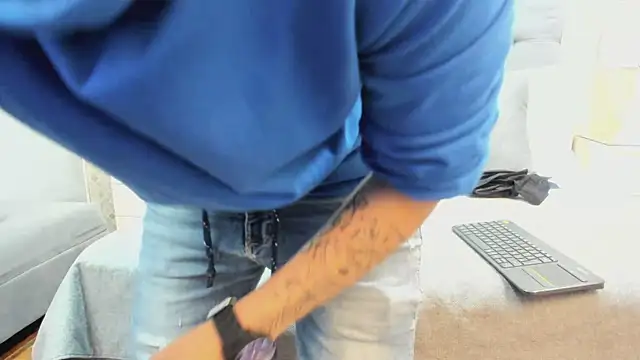 ZoeKrug online show from October 4, 2025, 11:52 am