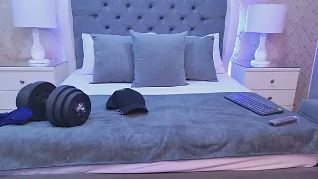 ZoeKrug online show from December 3, 2025, 11:41 am