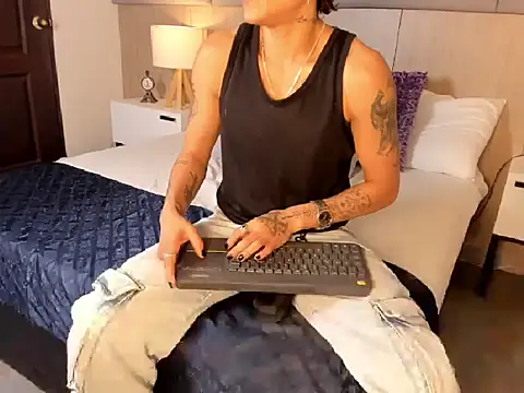 ZoeKrug online show from February 12, 2026, 1:06 pm