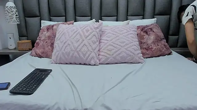 ZoeKrug online show from February 21, 2026, 1:12 pm