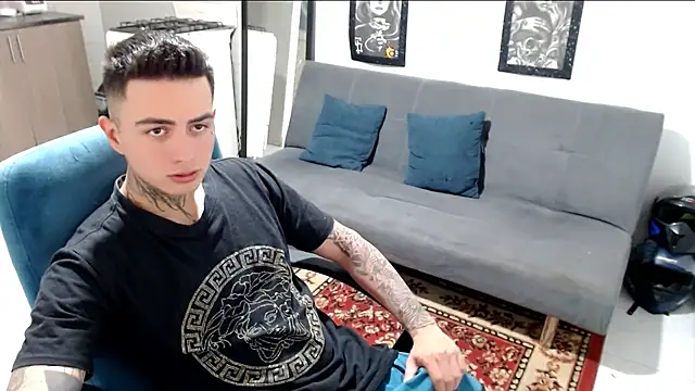 santii ss online show from November 30, 2025, 2:15 am