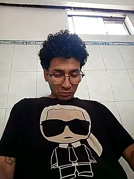 LecheDeSoya666 online show from September 18, 2025, 9:06 pm