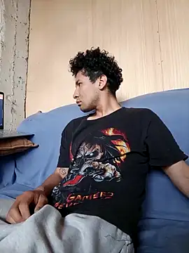 LecheDeSoya666 online show from September 30, 2025, 10:04 pm