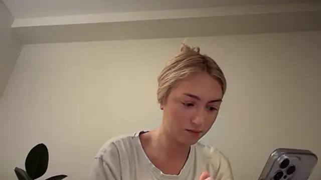 Kitty Swetty online show from December 17, 2025, 11:55 pm