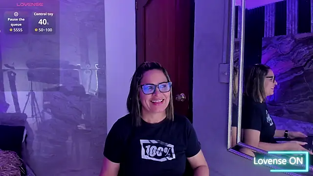 Snapshot of Agatha_Pleasure chatting on September 19, 2025, 11:44 am Agatha Pleasure online show from September 19, 2025, 11:44 am