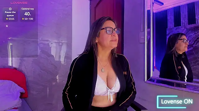 Snapshot of Agatha_Pleasure chatting on October 25, 2025, 11:51 am Agatha Pleasure online show from October 25, 2025, 11:51 am