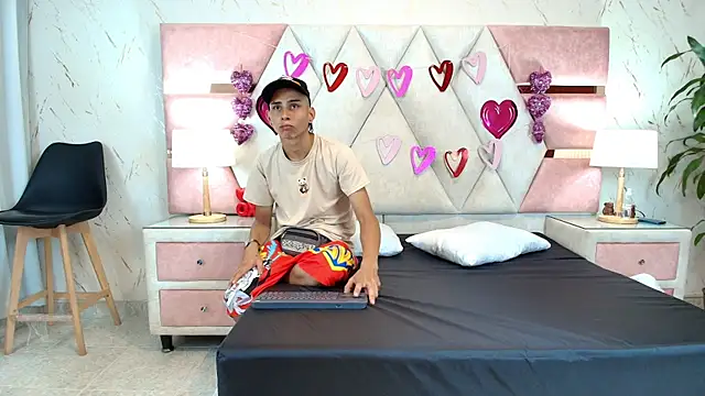 Zoelucas online show from September 23, 2025, 7:06 pm