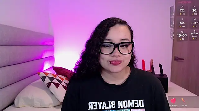 Tiffany-Giil online show from October 3, 2025, 2:52 am