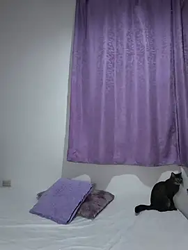Snapshot of Coralinne__ chatting on June 5, 2026, 1:01 am Coralinne online show from June 5, 2026, 1:01 am