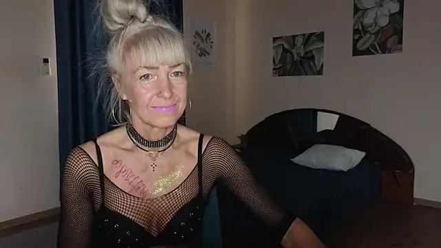 Snapshot of Laura_Gol chatting on November 3, 2025, 12:39 pm Laura Gol online show from November 3, 2025, 12:39 pm