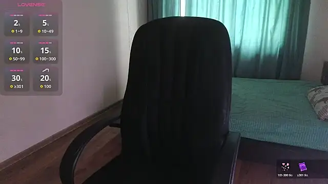 Snapshot of Laura_Gol chatting on November 12, 2025, 6:25 am Laura Gol online show from November 12, 2025, 6:25 am