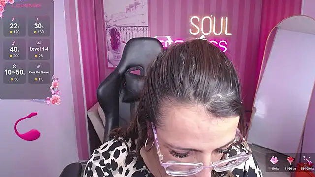 Snapshot of _Evoni_b chatting on September 12, 2025, 7:47 pm Evoni b online show from September 12, 2025, 7:47 pm