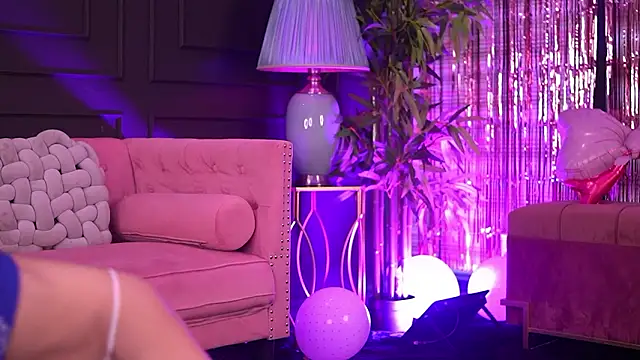 OdetteMason online show from March 25, 2026, 6:19 am